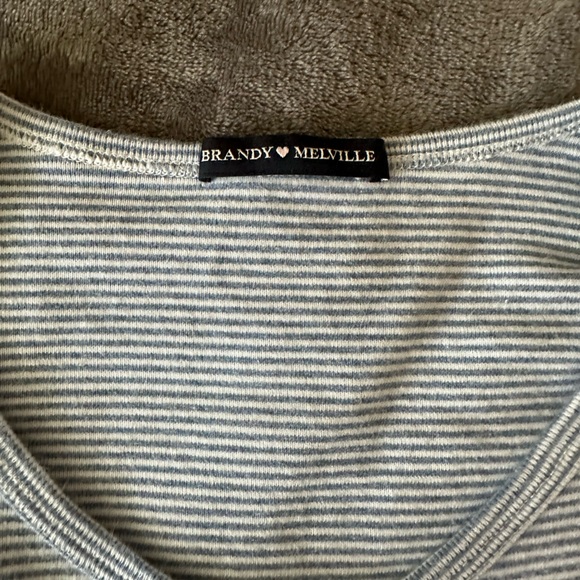 brandy melville button up top - Picture 4 of 4